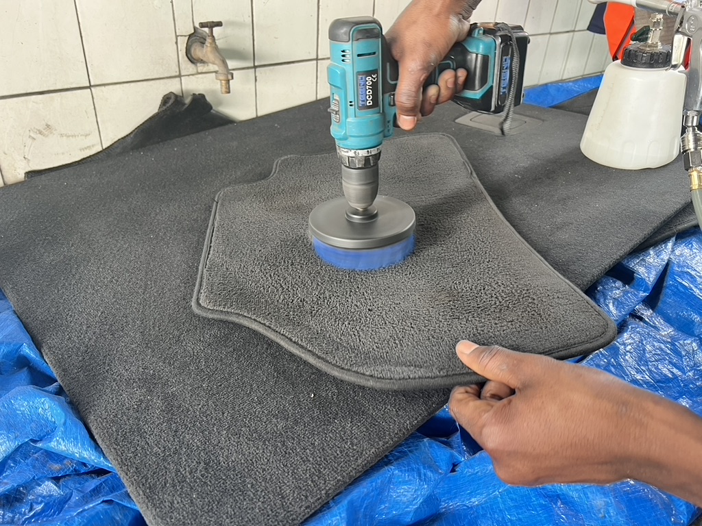 Shampoing tapis brosse rotative